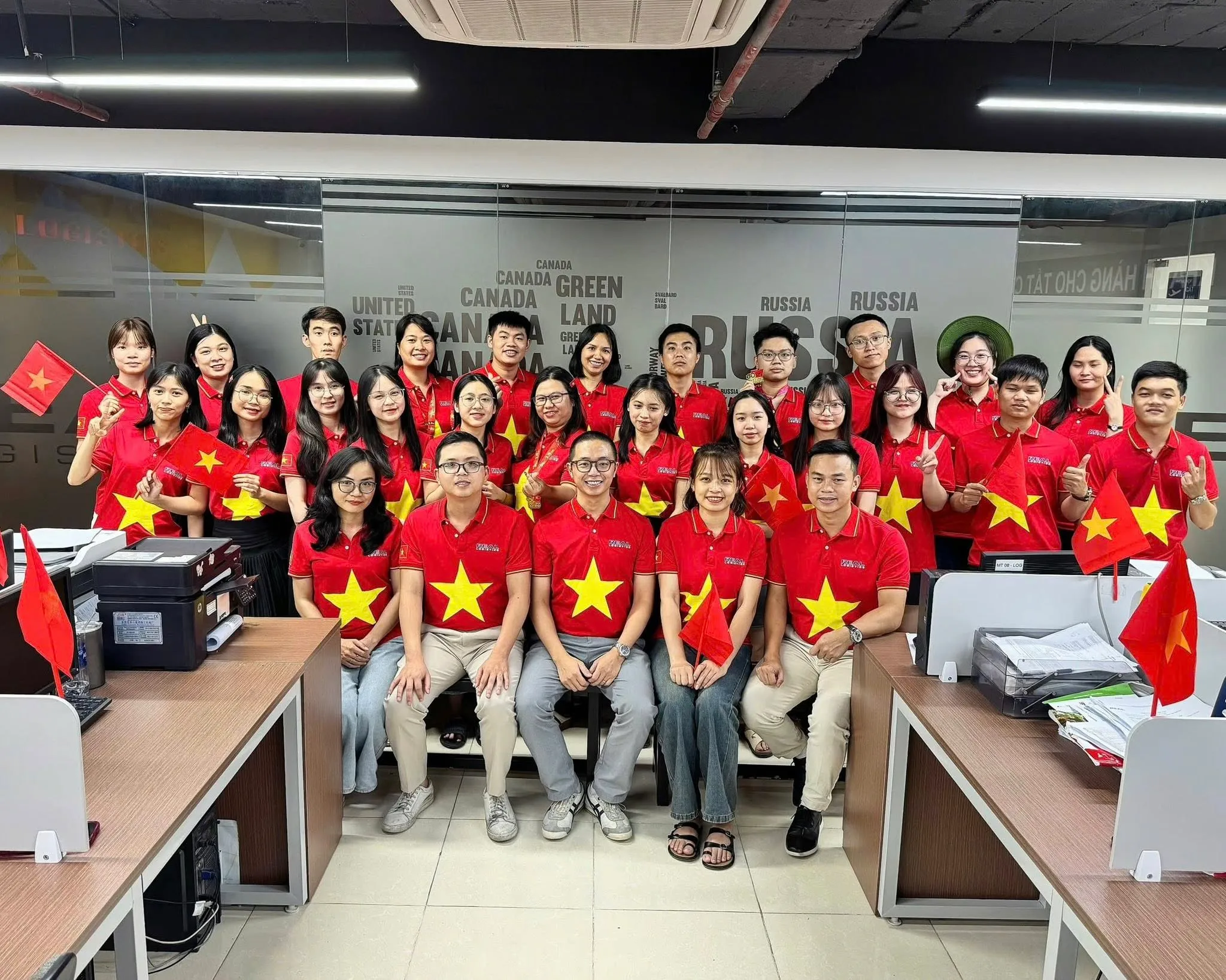 real logistics ha noi dong long sac do mung 2 9 2025webp