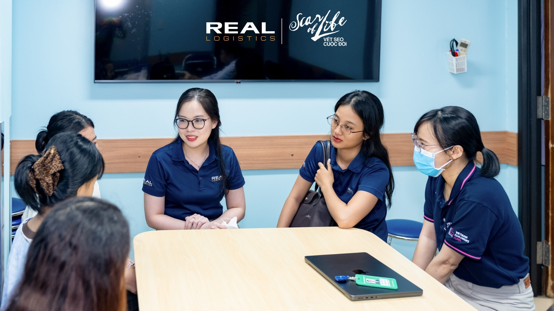 real logistics cung vet seo cuoc doi ho tro mo tim cho em hoc sinh 16webp