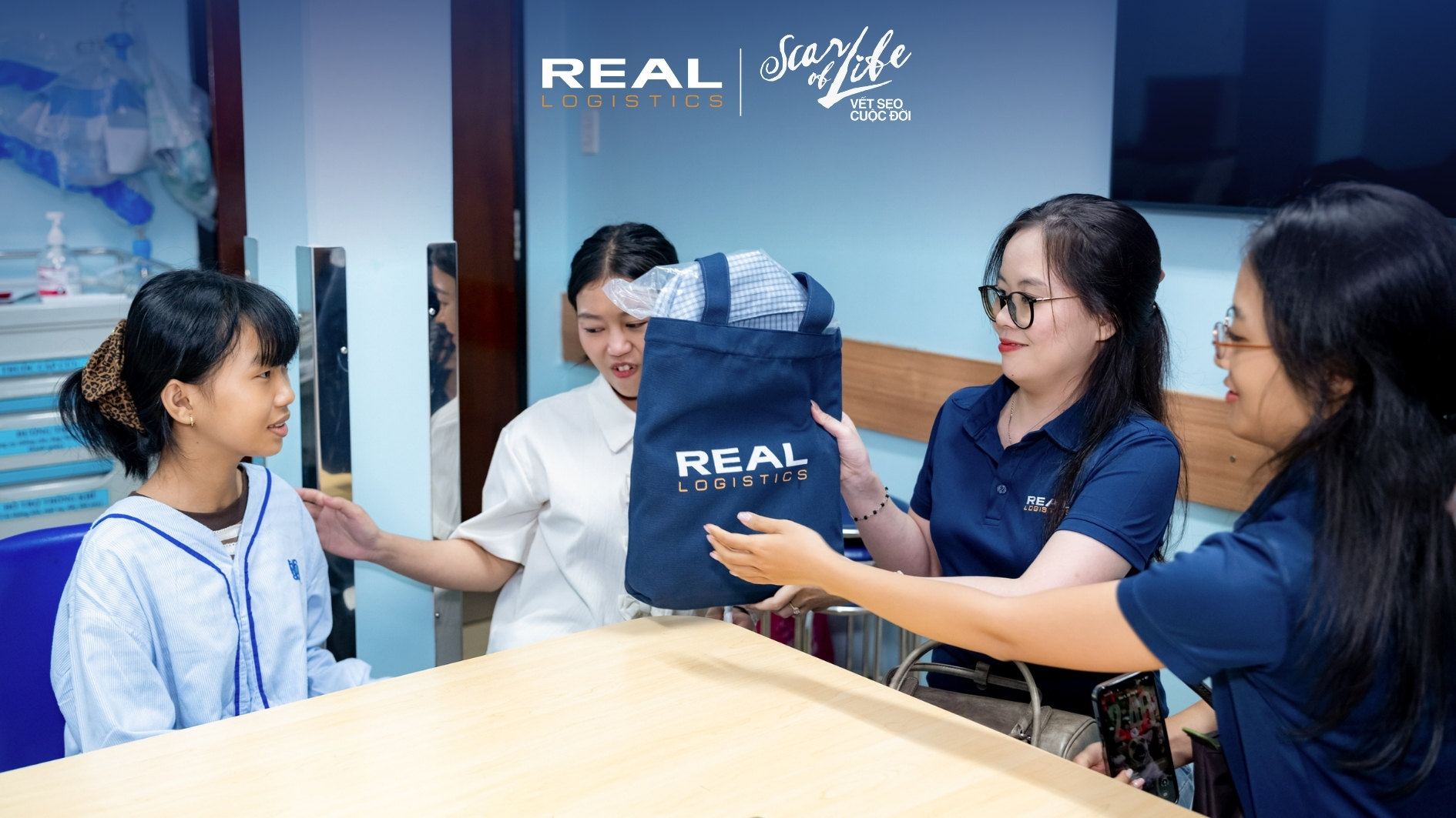 real logistics cung vet seo cuoc doi ho tro mo tim cho em hoc sinh 19webp