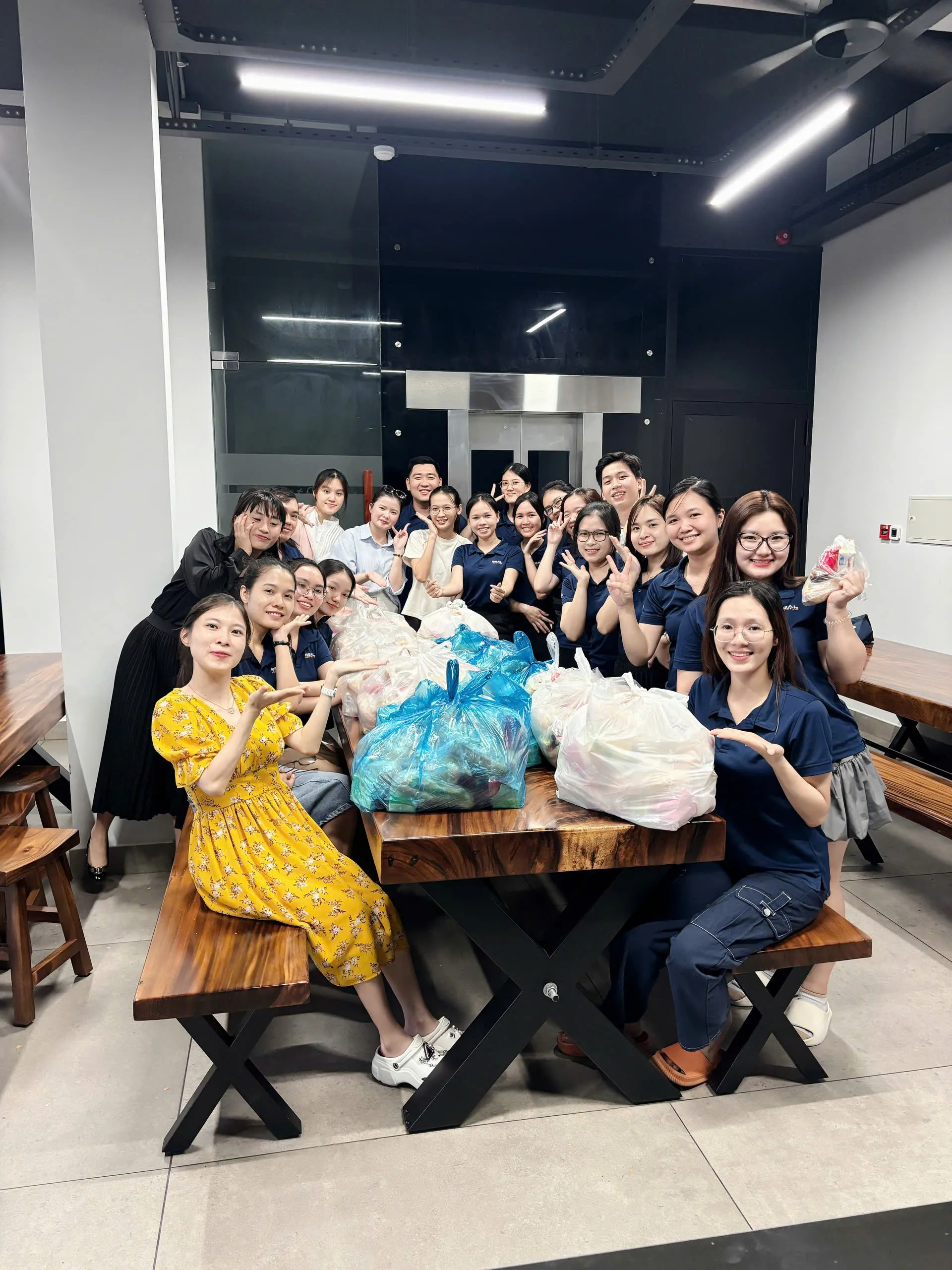 tuan nao cung the goi ghem yeu thuong san sang trao tangwebp