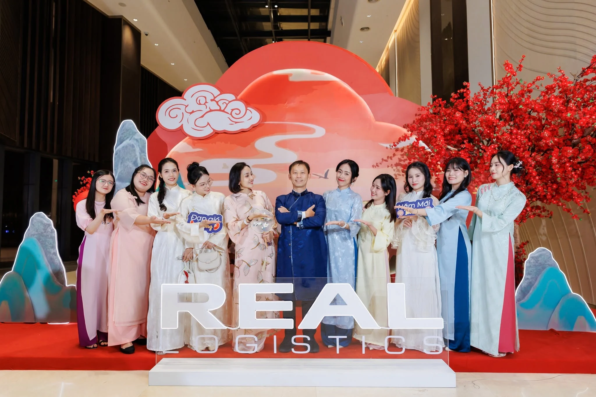 year end party 2025 sum vay yeu thuong 24webp