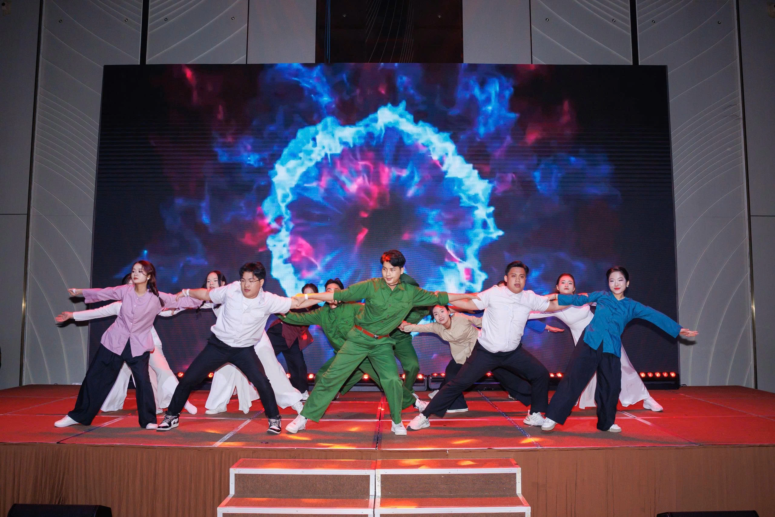 year end party 2025 sum vay yeu thuong 30webp