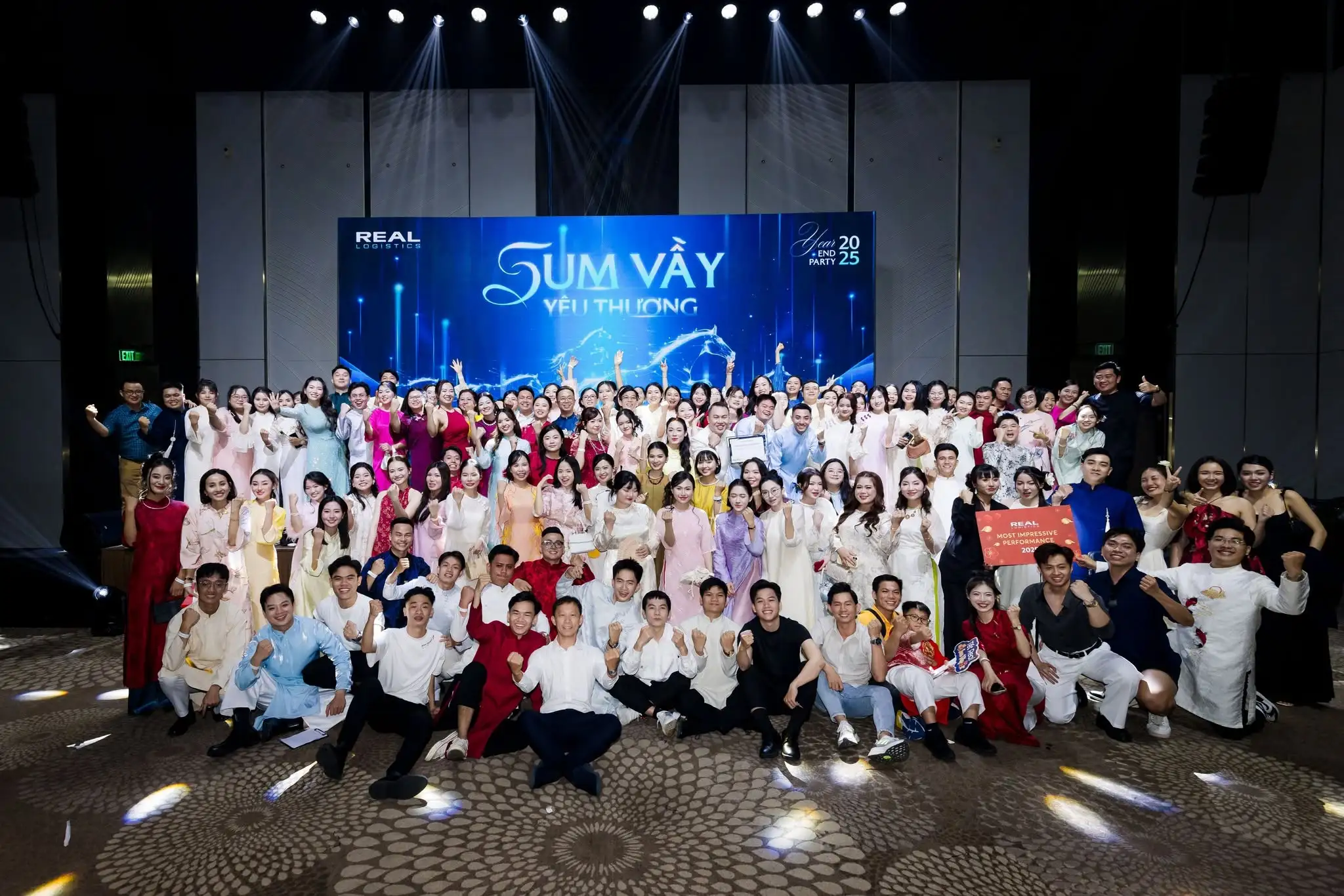 year end party 2025 sum vay yeu thuong 5webp