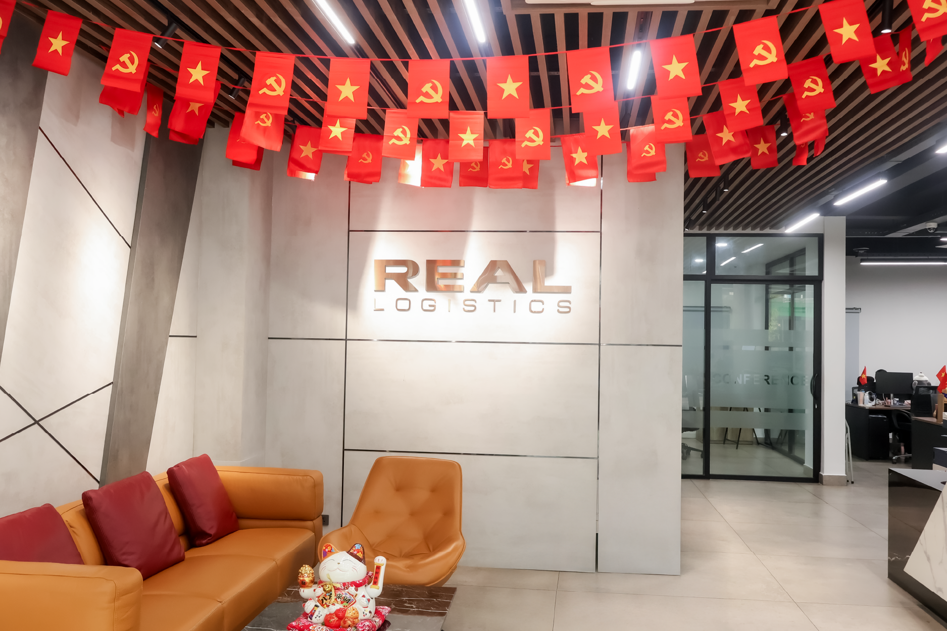real logistics 50 nam giai phong mien nam 9 21webp